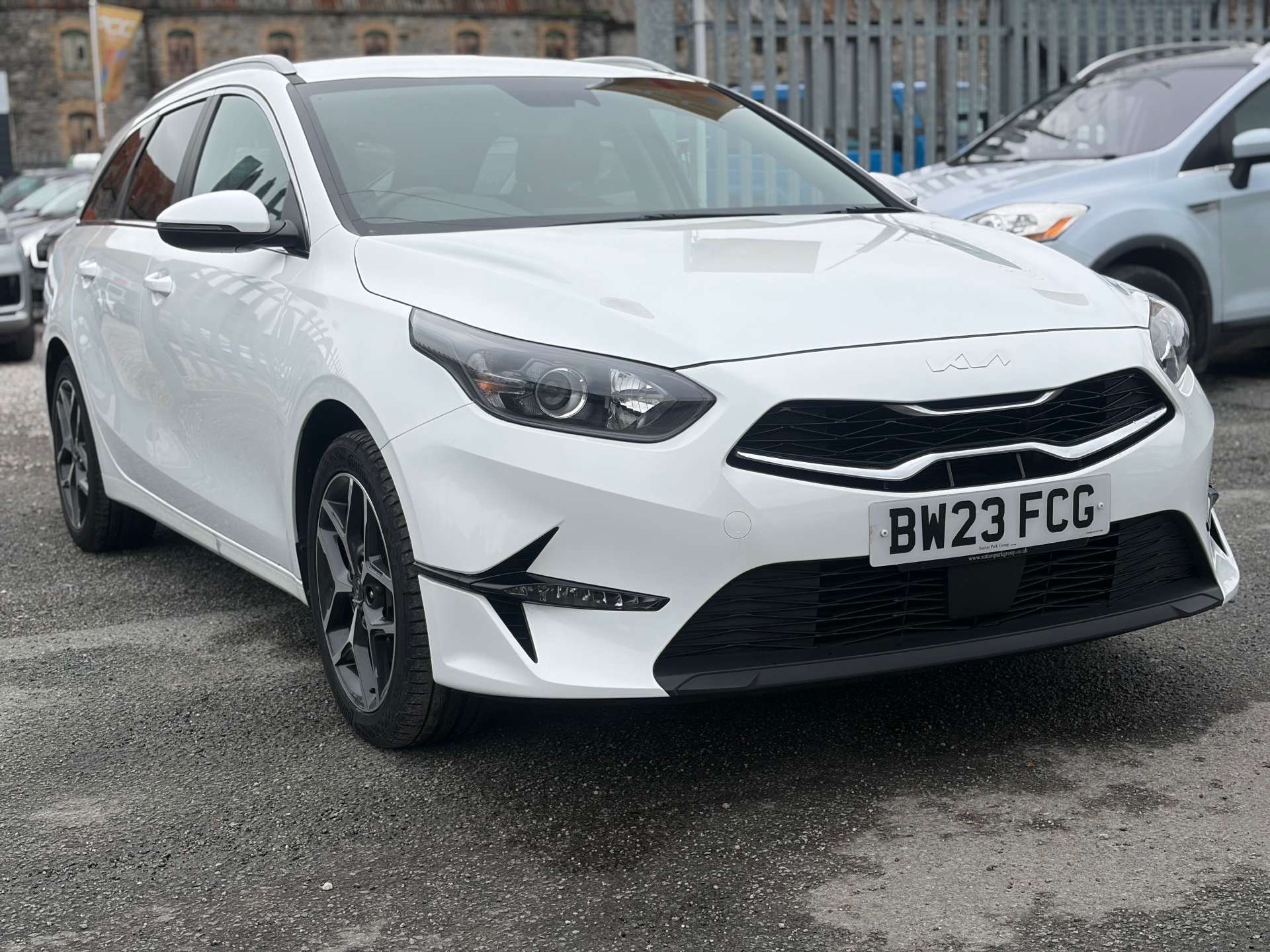 Kia Ceed listing photo