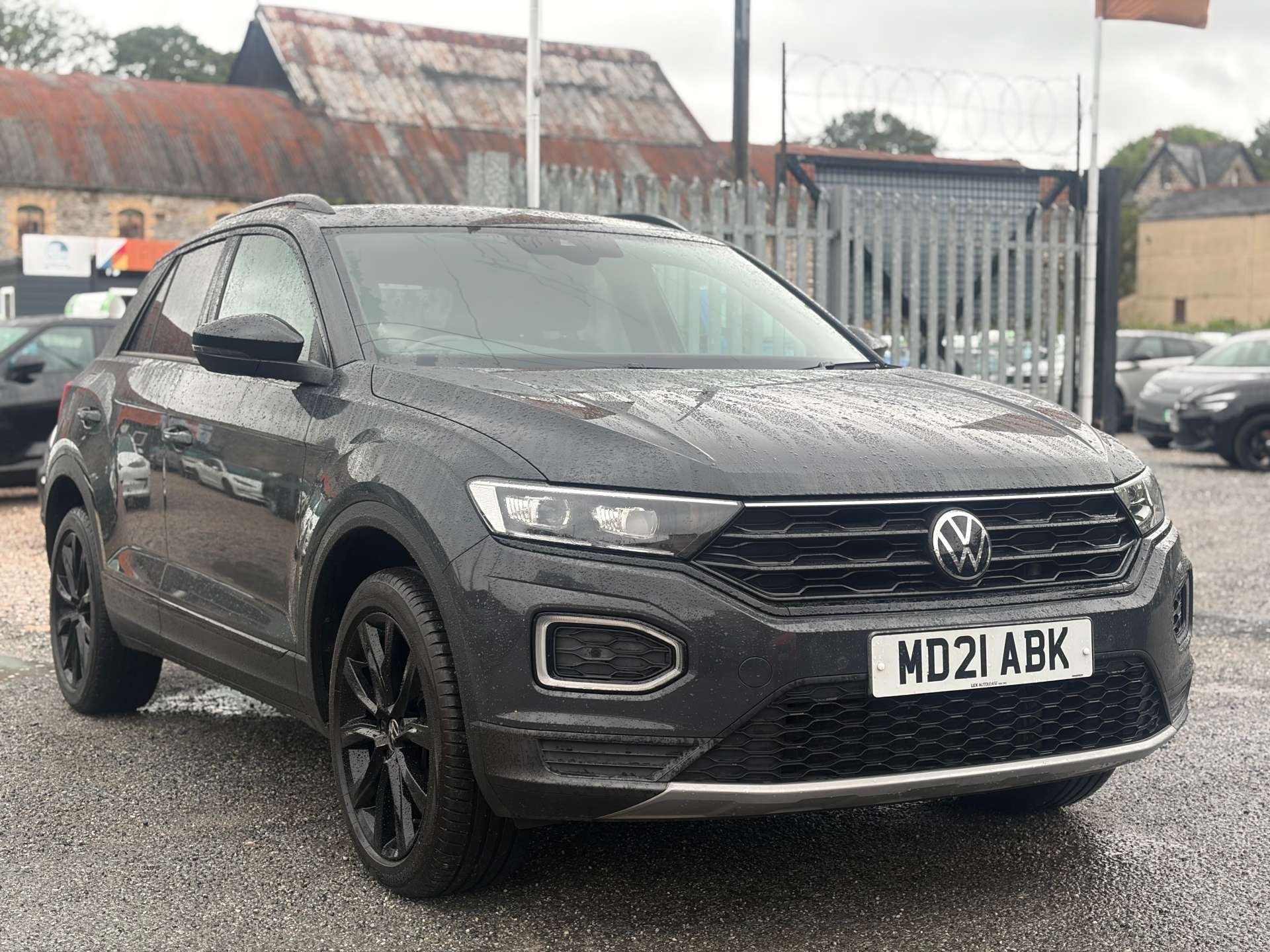 Volkswagen T-Roc listing photo
